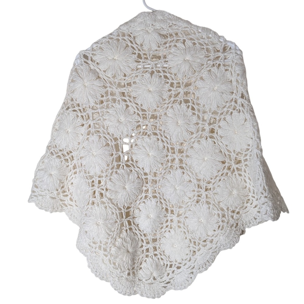 Hand Crocheted Shawl White Floral Granny Square Boho Chic Hipster Acrylic - Picture 3 of 9